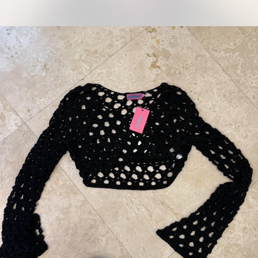 Edikted Black and White Crop Top with Long Sleeves